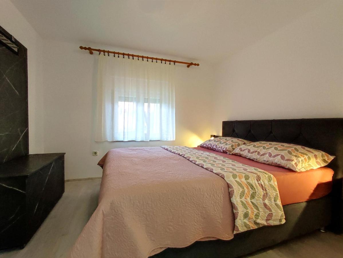 Apartments Jolic Vir Εξωτερικό φωτογραφία
