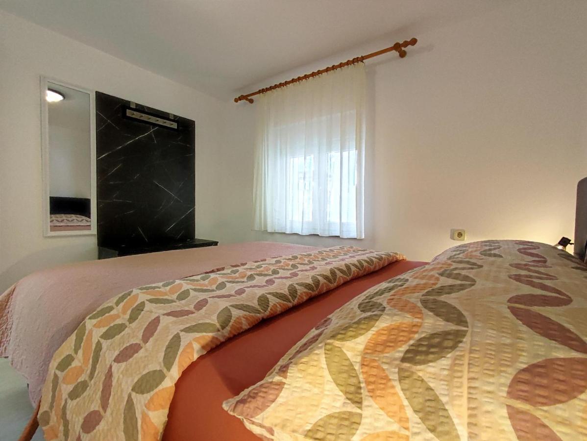 Apartments Jolic Vir Εξωτερικό φωτογραφία