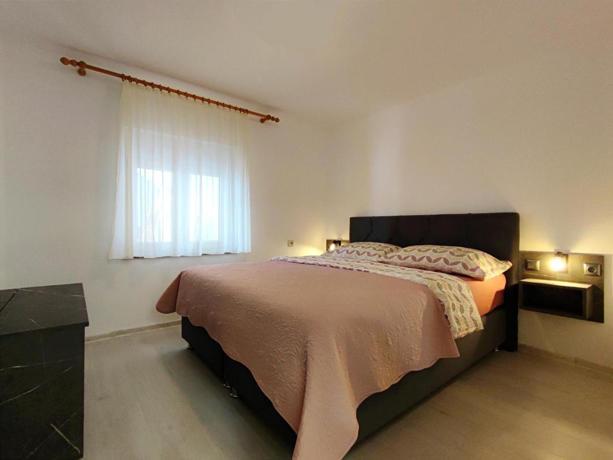Apartments Jolic Vir Εξωτερικό φωτογραφία