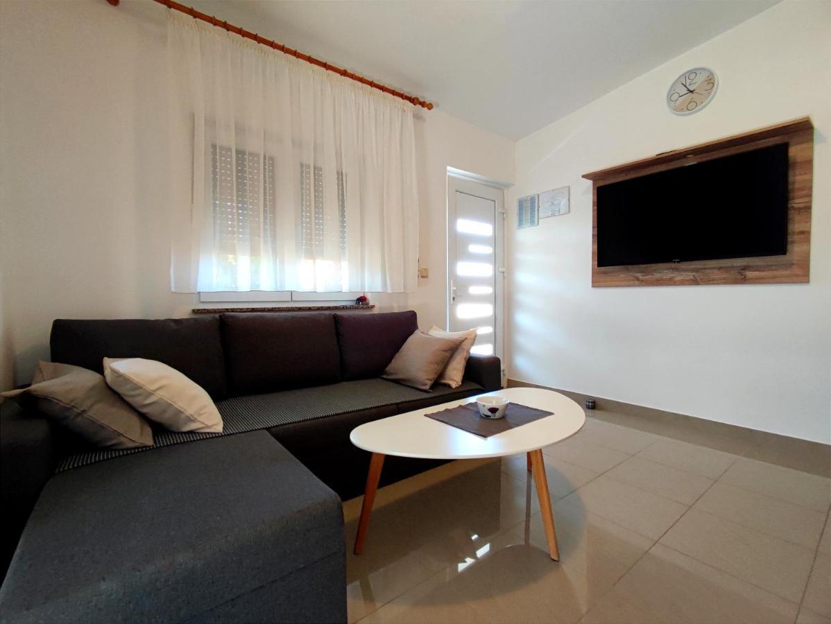 Apartments Jolic Vir Εξωτερικό φωτογραφία