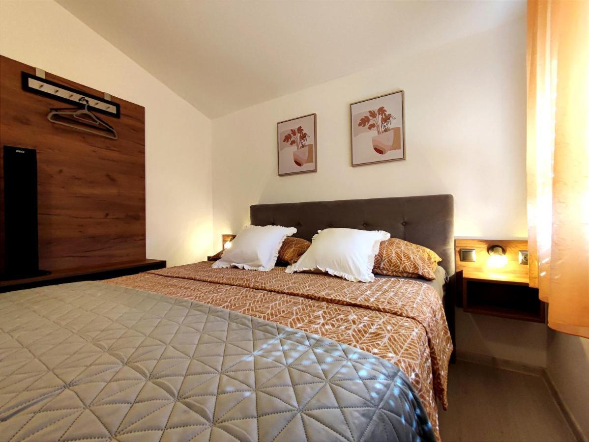 Apartments Jolic Vir Εξωτερικό φωτογραφία